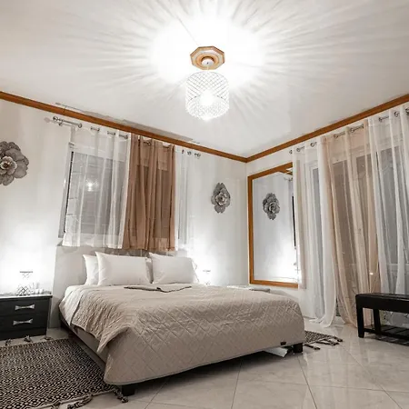 Galadriel With Private Pool & Jacuzzi Villa