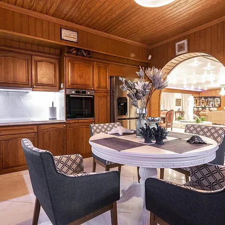 Galadriel With Private Pool & Jacuzzi Κάτω Γερακάρι