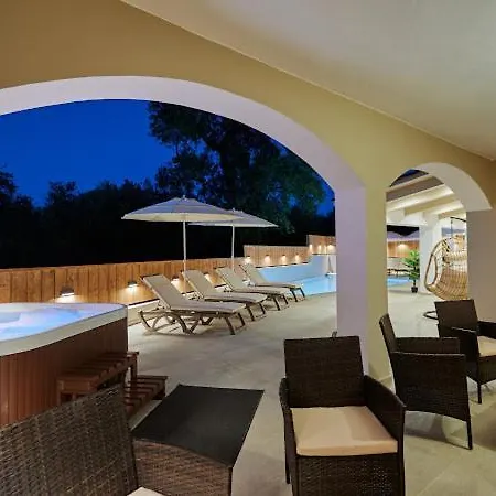 Galadriel With Private Pool & Jacuzzi Βίλα