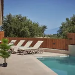 Galadriel With Private Pool & Jacuzzi *