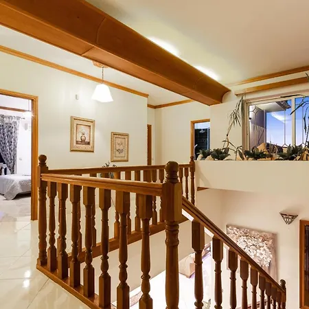 Villa Galadriel With Private Pool & Jacuzzi Kato Yerakarion