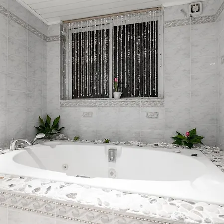 Villa Galadriel With Private Pool & Jacuzzi Káto Jerakári